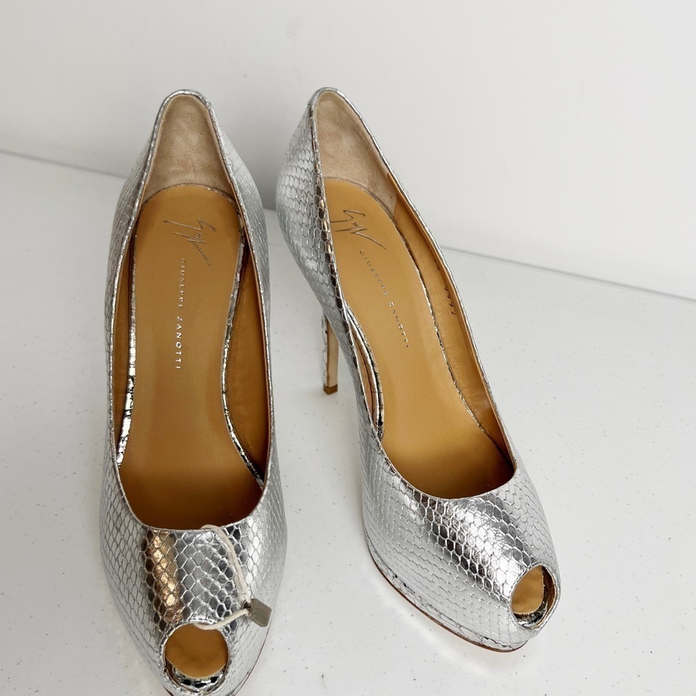Giuseppe Zanotti Sharon metallic peep-toe pumps - Picture 8 of 10